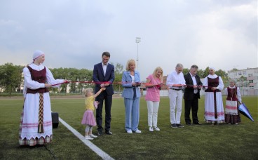 Širvintose - istorinis sporto įvykis – atidarytas naujas futbolo stadionas