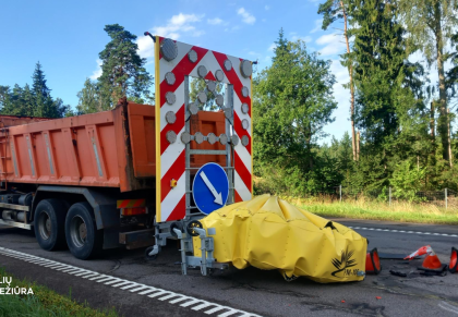 Apgadinti smūgio slopintuvai dar kartą įrodė savo paskirtį: kelininkai ragina neprarasti budrumo